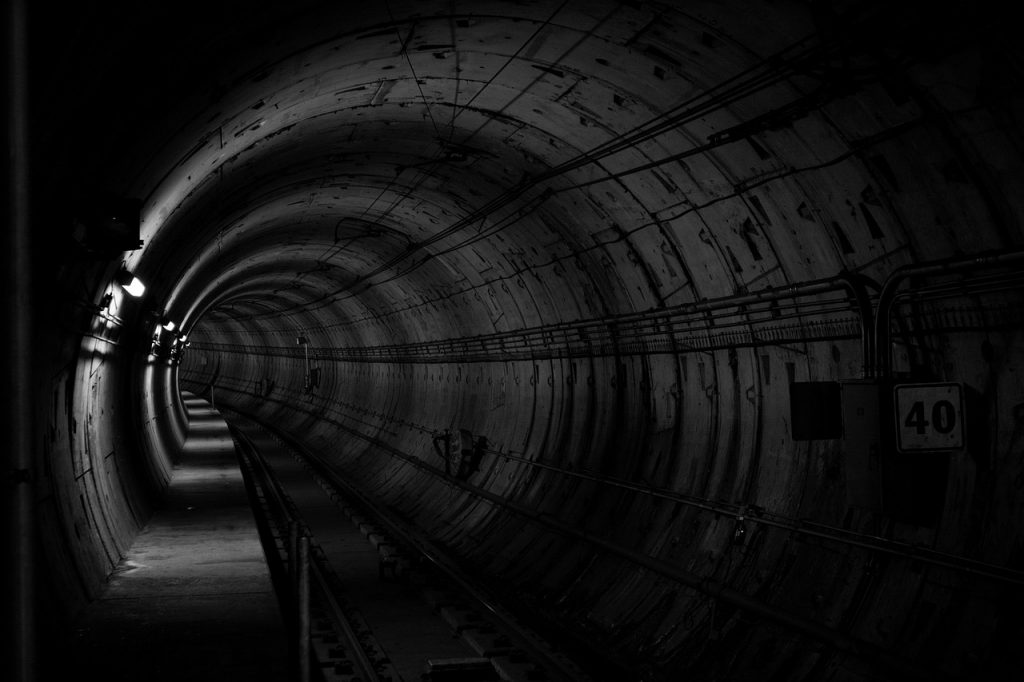 tunnel-690513_1280